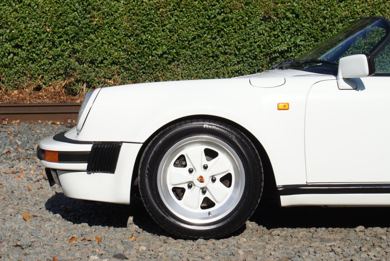 911-youngtimer-911-Speedster-1989-Grand-Prix-white-8-of-20