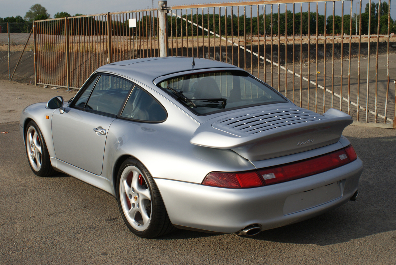 911-youngtimer-Porsche-993-turbo-Polar-silver-1997-11-of-15.jpg