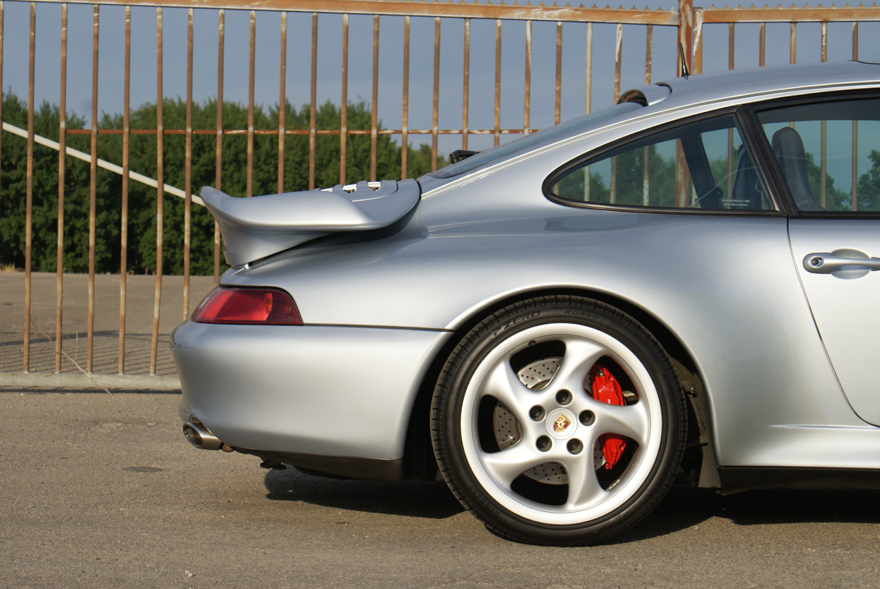 911-youngtimer-Porsche-993-turbo-Polar-silver-1997-3-of-15.jpg