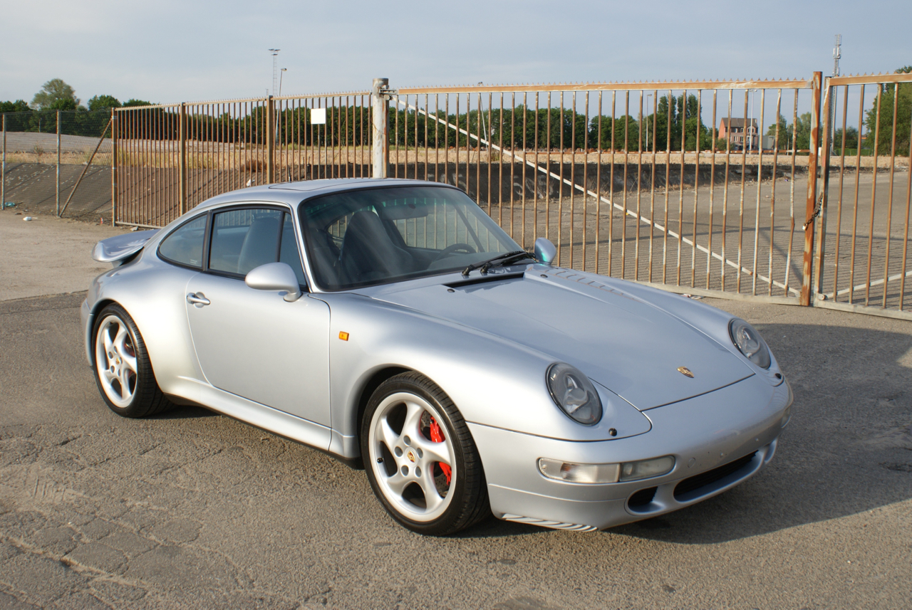 911-youngtimer-Porsche-993-turbo-Polar-silver-1997-4-of-15.jpg