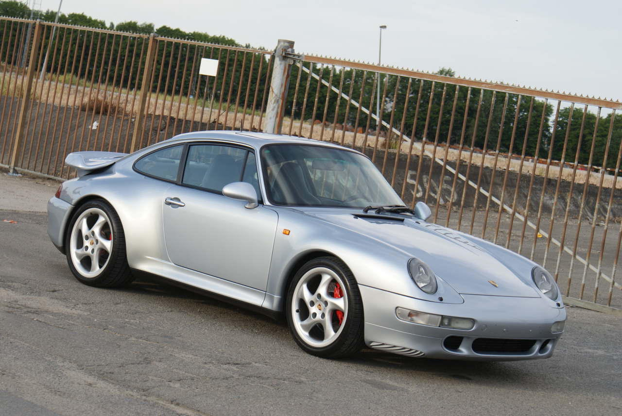911-youngtimer-Porsche-993-turbo-Polar-silver-1997-5-of-15.jpg