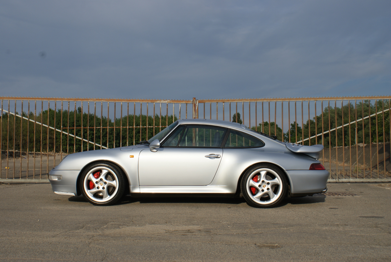 911-youngtimer-Porsche-993-turbo-Polar-silver-1997-8-of-15.jpg