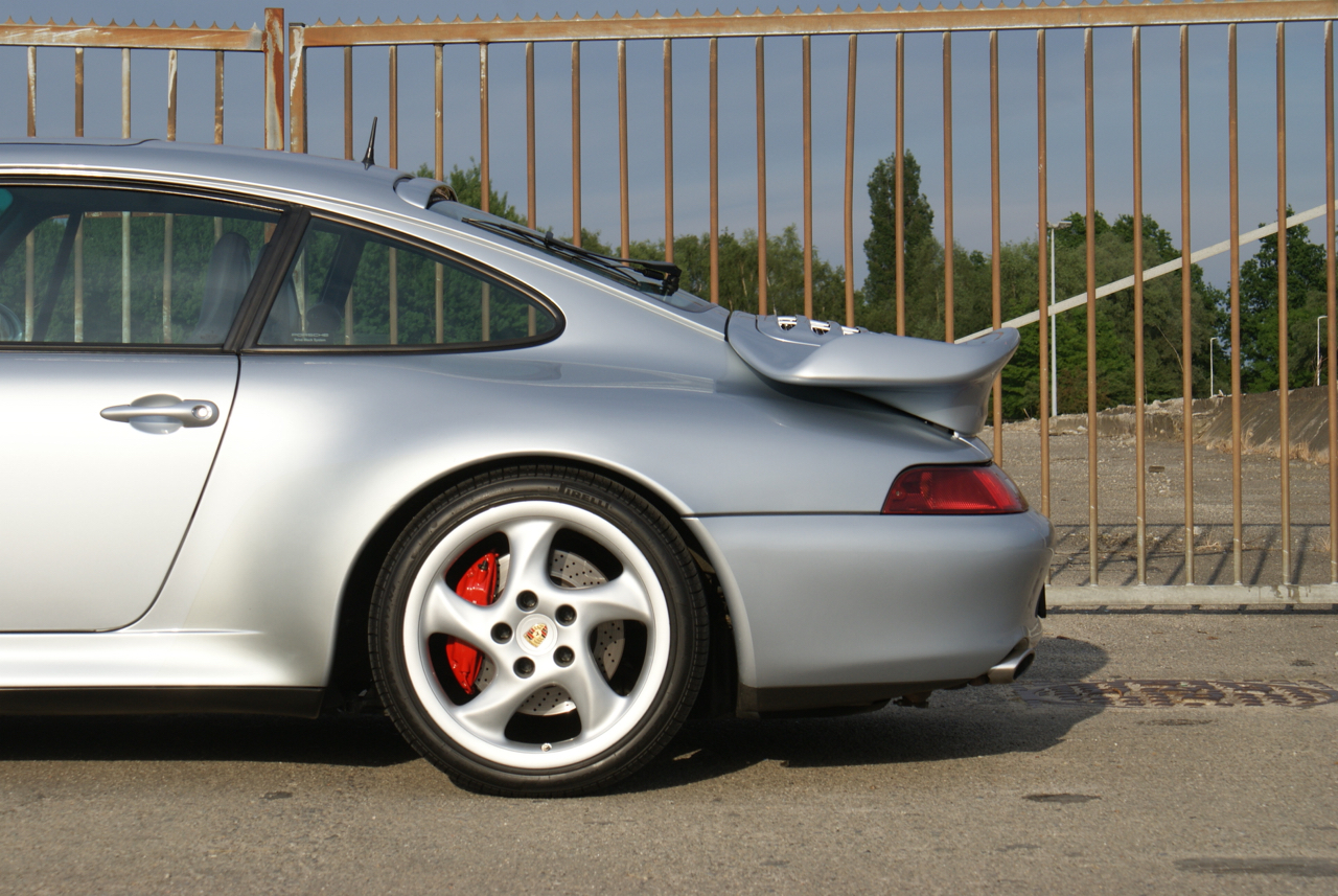 911-youngtimer-Porsche-993-turbo-Polar-silver-1997-8-of-15.jpg