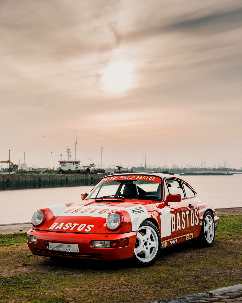 youngtimer.one - Porsche 964 Carrera 4 - Guards Red - 1989 - 2 of 20