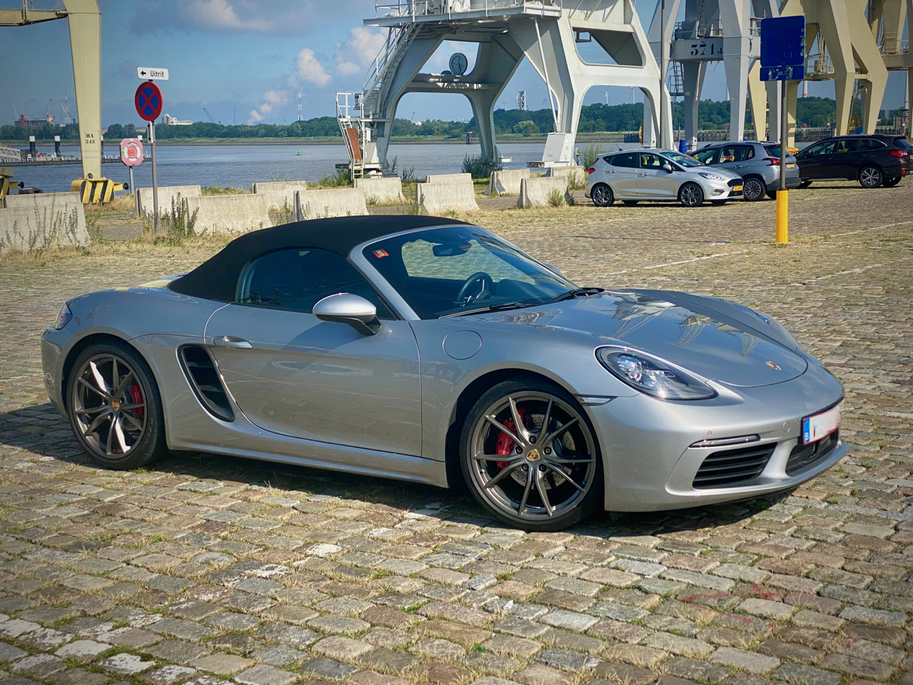 youngtimer.one - Porsche 718 Boxster S - GT Silver - 2017 - 1 of 15