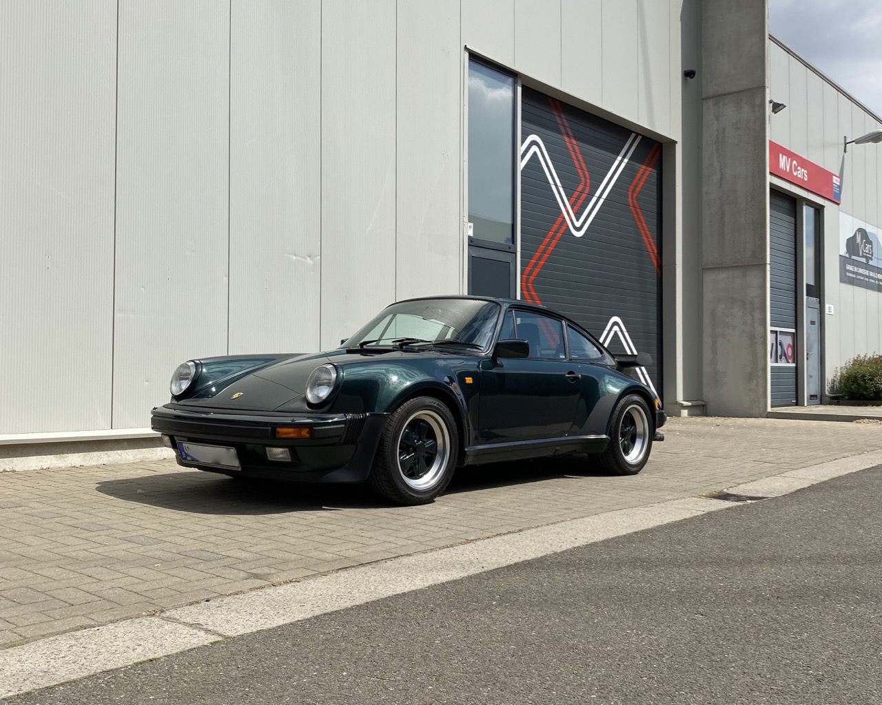 youngtimer.one  - Porsche 911 turbo (930) - Forest Green - 1989 - 1 of 3