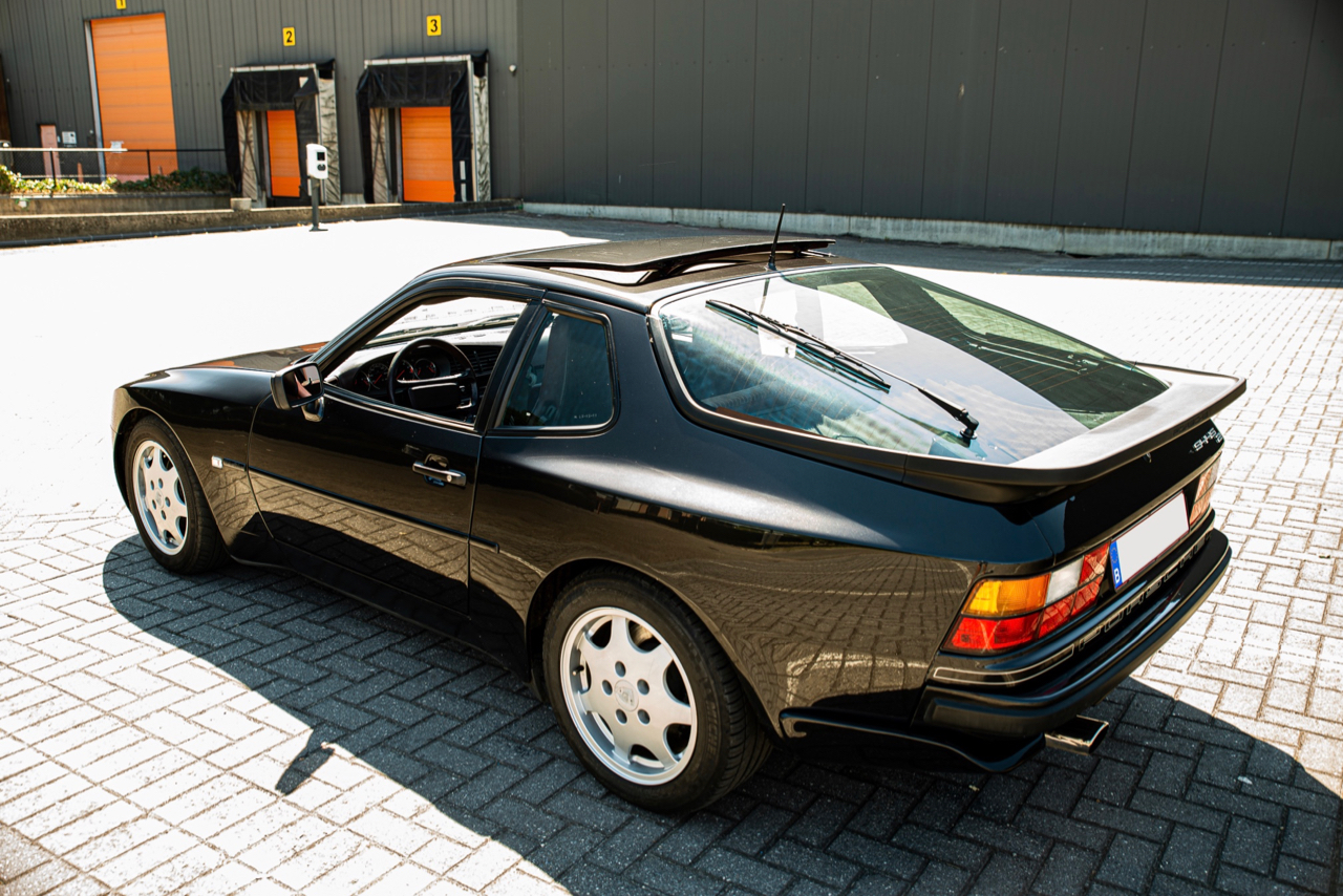 youngtimer.one - Porsche 944 S2 - Black - 1989 - 3 of 19
