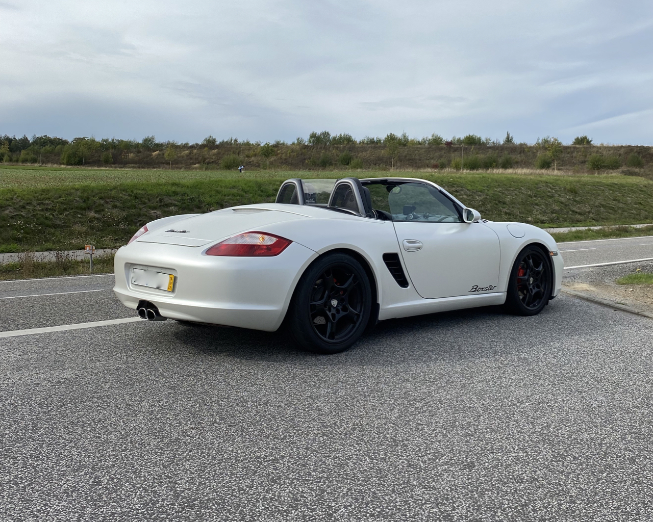 youngtimer.one - Porsche 987 Boxster - White wrapped over Arctic Silver - 2006 - 1 of 4