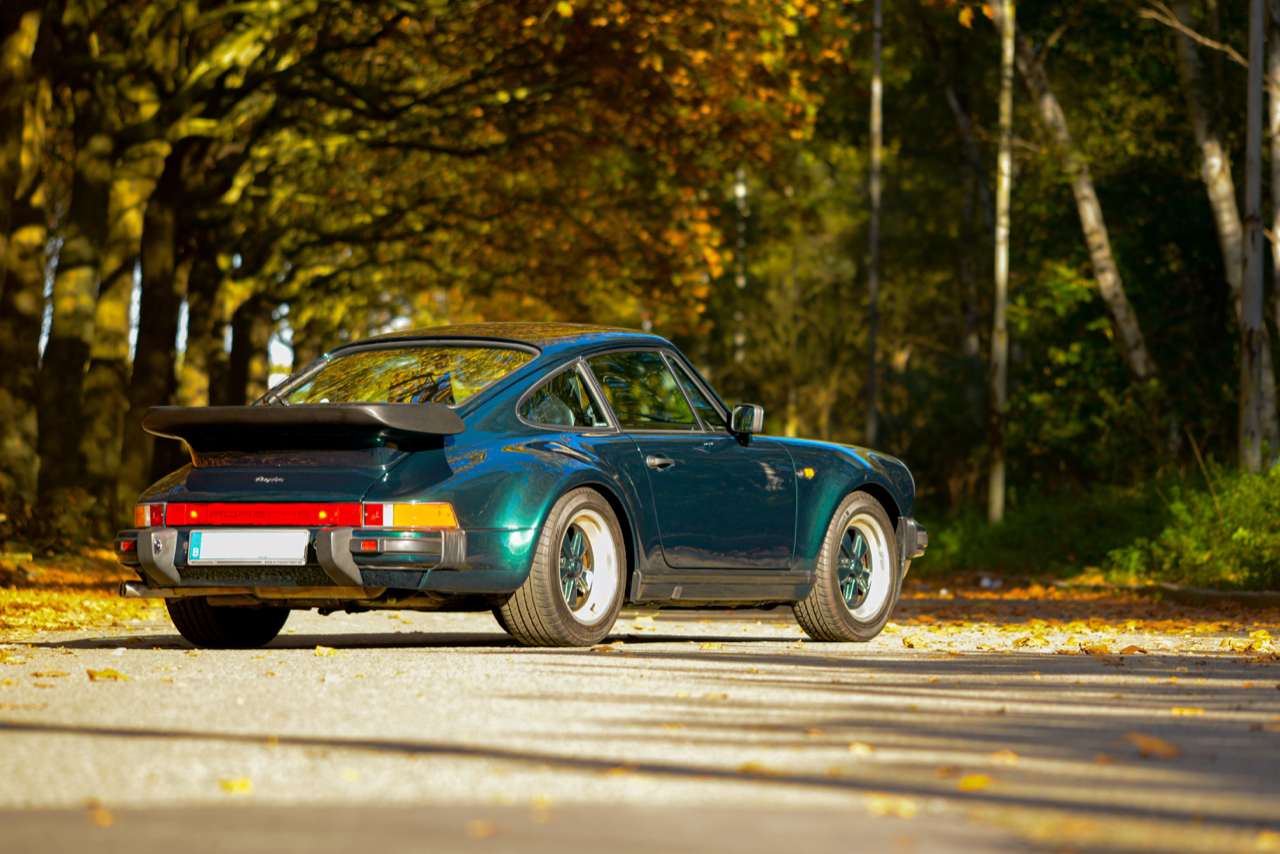 yountimer.one - Porsche 911 turbo - Forest Green - 1989 - 11 of 21