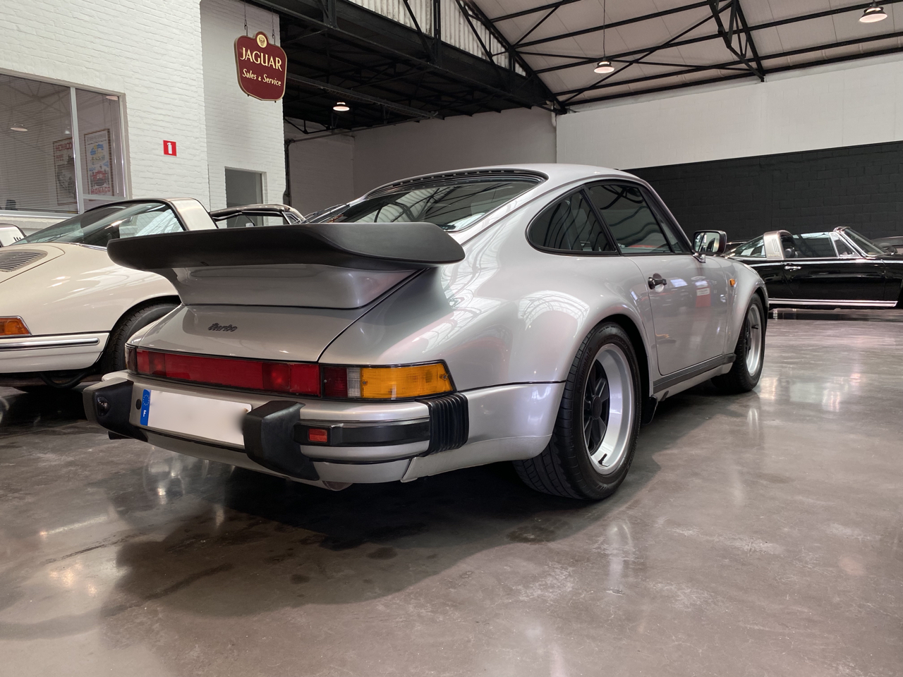 youngtimer.one - Porsche 911 turbo - Silver metallic - 1987 - 4 of 4