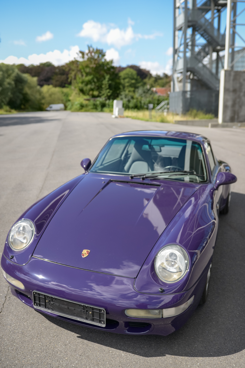 youngtimer.one - Porsche 993 Carrera - Amarant - 1995 - front 2 of 2