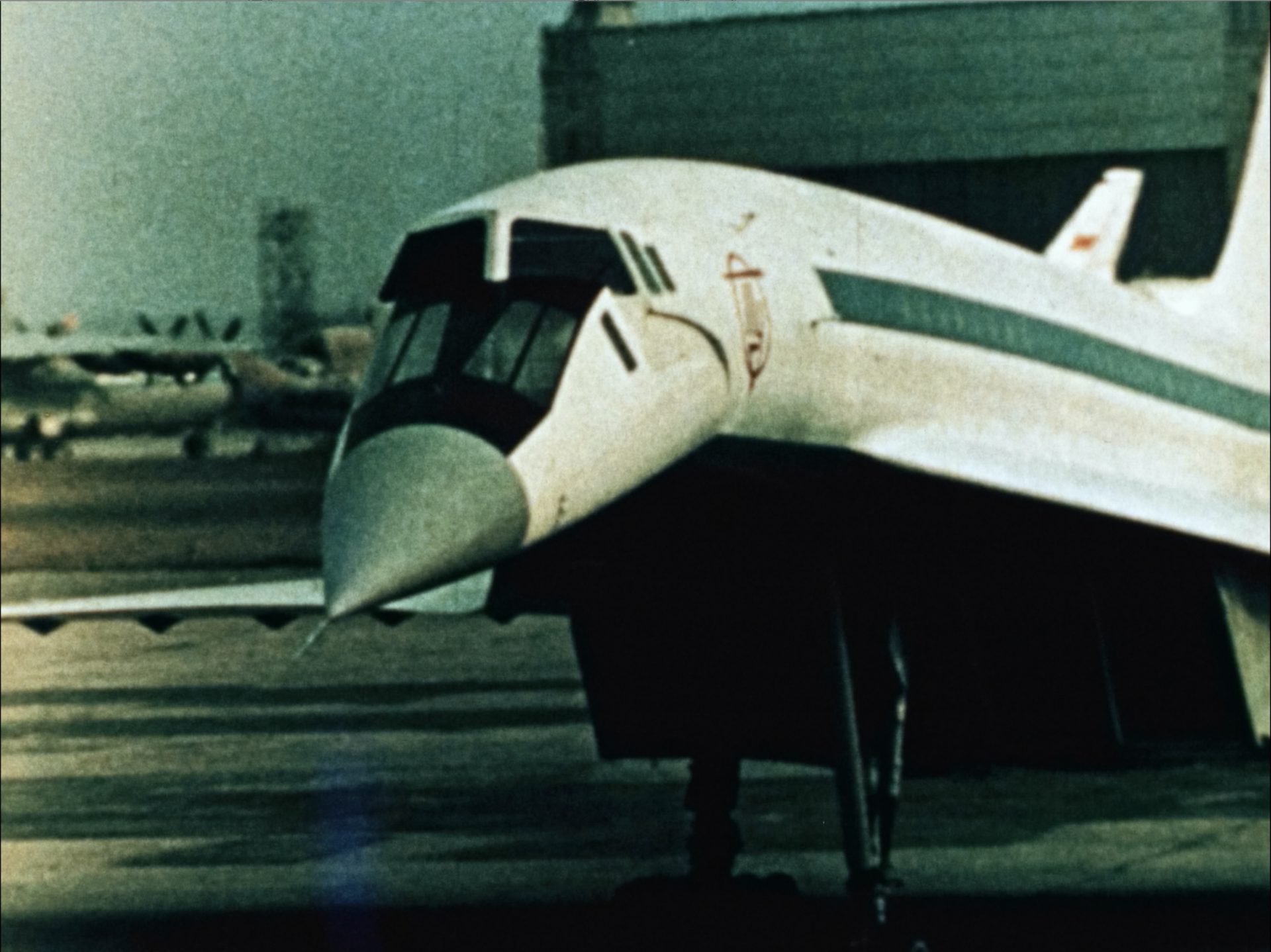 TU 144