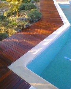 terrasse bois piscine gard