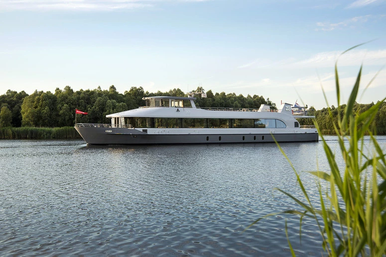 Tour boat that will be fitted with zepp.solutions hydrogen fuel cell system