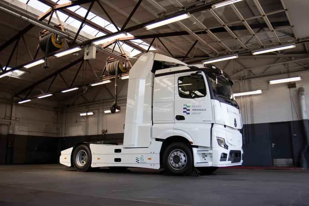 zepp.europa truck from a side angle