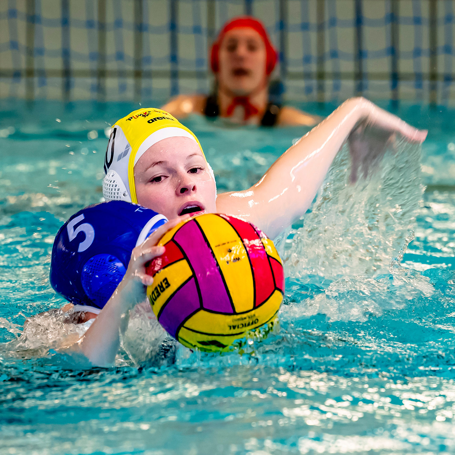 Dames 1 blijft overeind in keihard duel